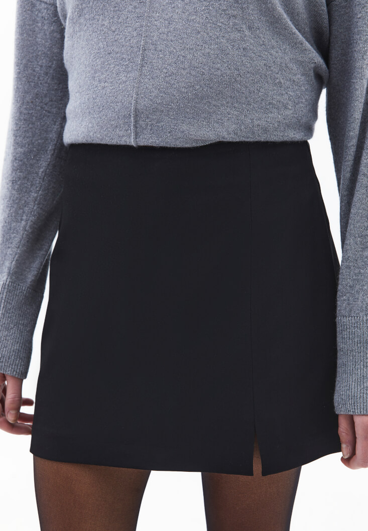 Siyah Çift Yırtmaçlı Şort Etek